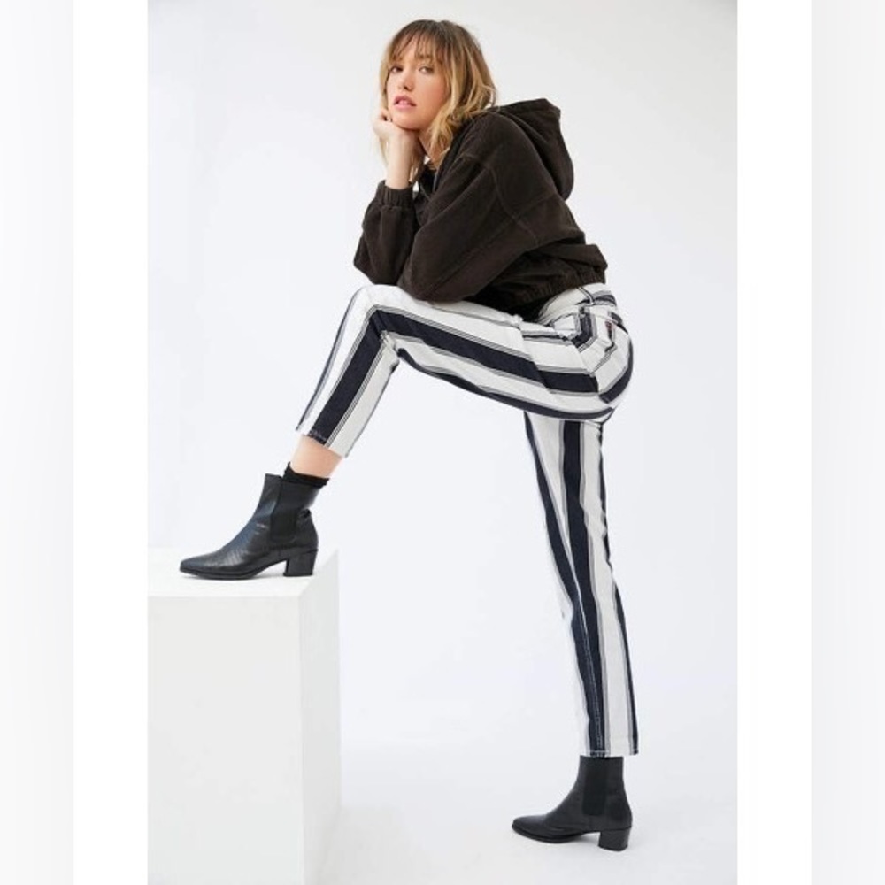 NWT BDG Urban Outfitters Striped High Waisted Tapered Leg Mom Jeans, Size 25